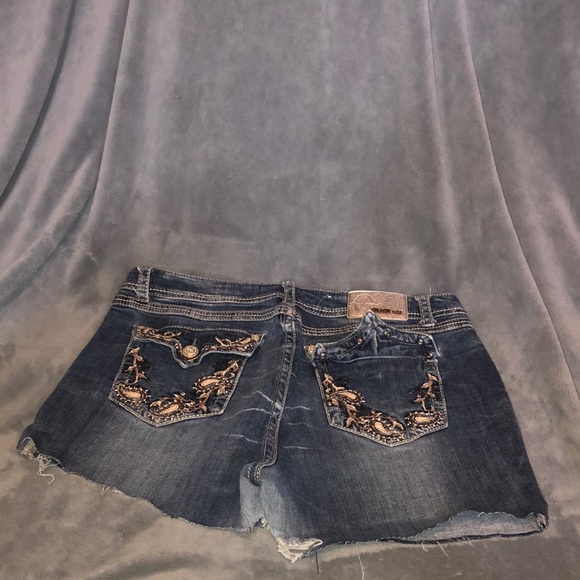 Missing button. - Picture 2 of 2